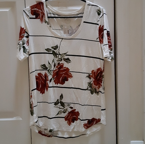 🌹NWT striped pattern rose design blouse - Picture 3 of 6